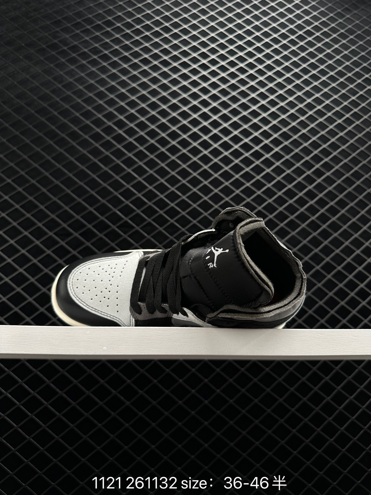 Air Jordan I Mid 'White and Phantom'  “inside out”